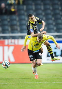 s Nabil Bahoui och Mjällbys Daniel Nilsson