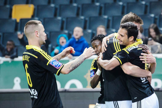 s Celso Borges jublar med sina lagkamrater