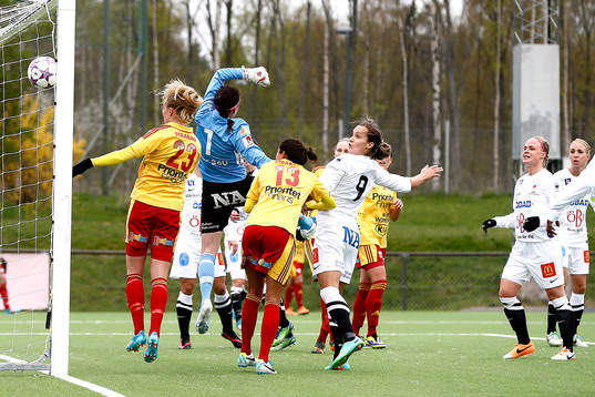 Tyresös Linda Sembrant nickar in 2-0