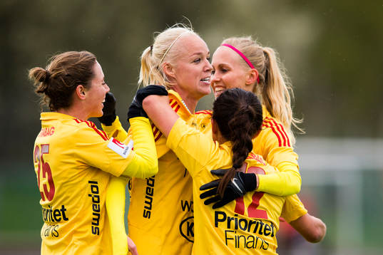 Tyresös Caroline Seger (m) jublar