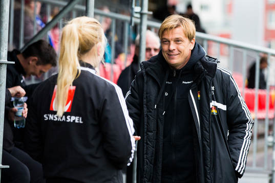 Tyresös tränare Tony Gustavsson innan fotbollsmatchen i