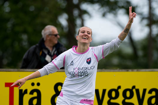 Rosengårds Anja Mittag jublar nder fotbollsmatchen i