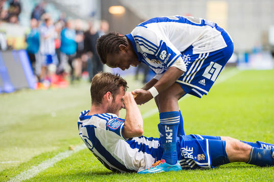 IFK Göteborgs May Mahlangu och Emil Salomonsson jublar