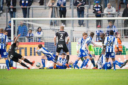 Örebros Erik Moberg gör 1-1
