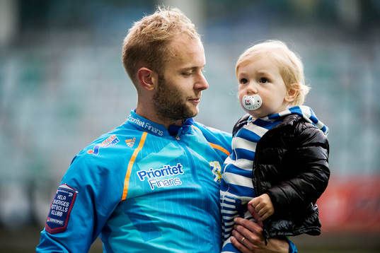 IFK Göteborgs Robin Söder med sonen Sigge