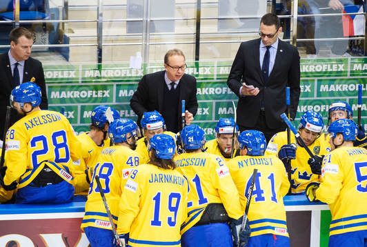 Sveriges förbundskapten Pär Mårts manar på spelarna