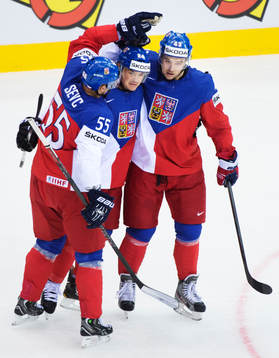 Tjeckiens Martin Sevc, Jiri Hudler och Jan Kovar jublar