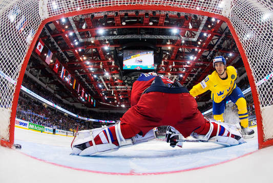 Sveriges Mikael Backlund missar en straff