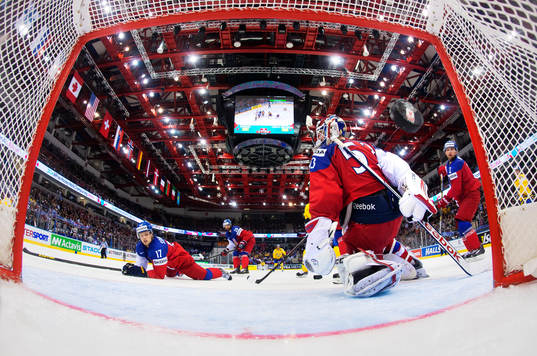 3-3-pucken från Sveriges Joakim Lindström (ej i bild)