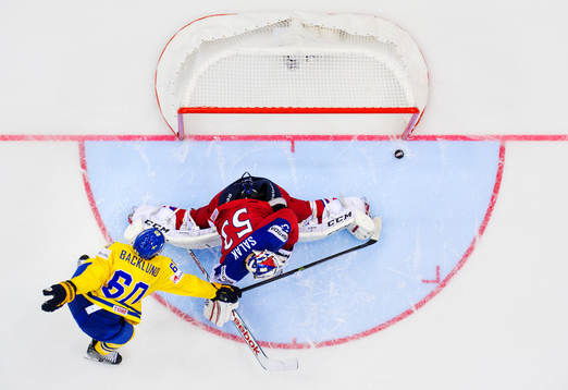 Sveriges Mikael Backlund missar en straff mot Tjeckiens
