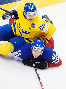 Sveriges Mikael Backlund och Tjeckiens Tomas Hertl