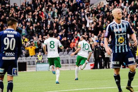 Hammarbys  spelare jublar och Husqvarnas  deppar