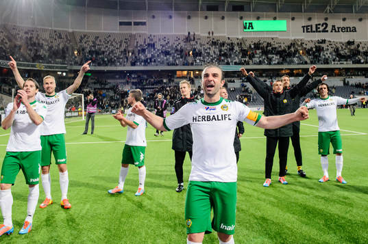 Hammarbys Kennedy Bakircioglü och hans lagkamrater jublar