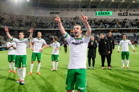 Hammarbys Kennedy Bakircioglü och hans lagkamrater jublar