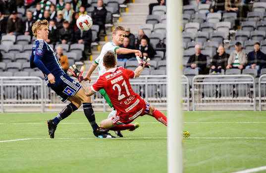 Hammarbys Erik Israelsson skjuter assist vid 1-0 målet