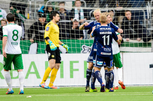 Husqvarnas spelare jublar och Hammarbys deppar