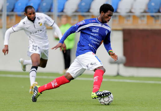 Varnad Åtvidabergs Mohamed Abubakari och Häckens René