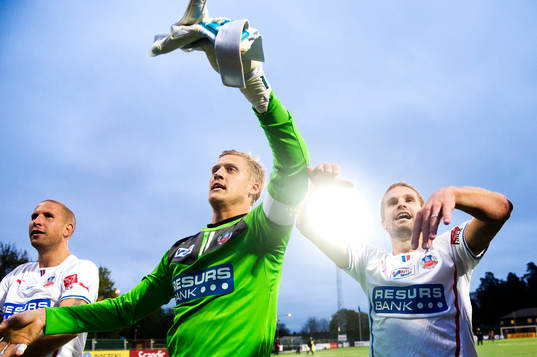 Helsingborgs målvakt Pär Hansson och Mattias Lindström