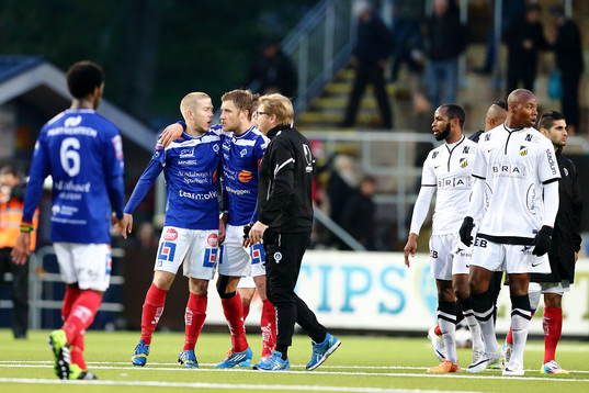 Bråk utbryter mellan Åtvidabergs Anton Tinnerholm och