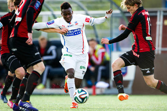 Helsingborgs David Accam mot Brommapojkarnas Tim