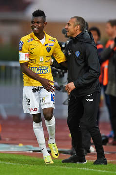 Falkenbergs Godsway Donyoh och tränare Henrik Larsson
