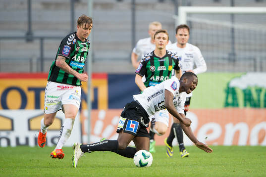 Sirius Moses Ogbu fälls av GAIS Andreas Drugge