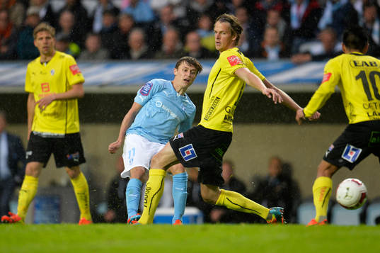 Malmö FFs Simon Thern och Halmstads Fredrik Liverstam