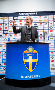 Sveriges förbundskapten Erik Hamrén presenterar