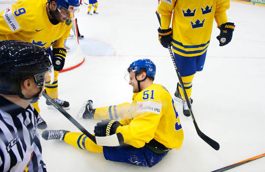 Sveriges Jonas Ahnelöv blir skadad
