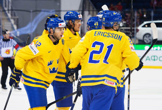 Sveriges Joakim Lindström (t v) jublar