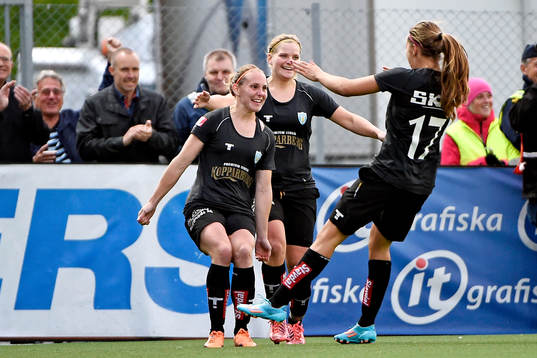Göteborg Manon Melis jublar med lagkamraterna