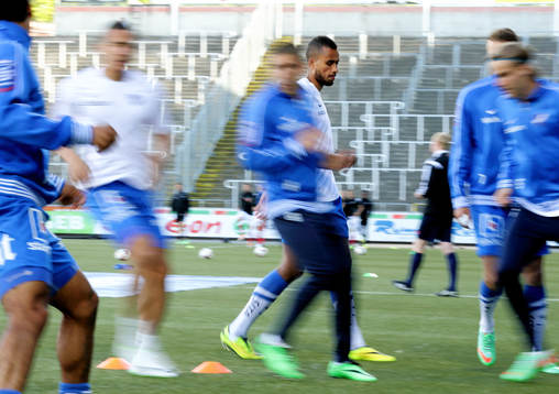 Norrköpings Isaac Kiese Thelin bland sina medspelare