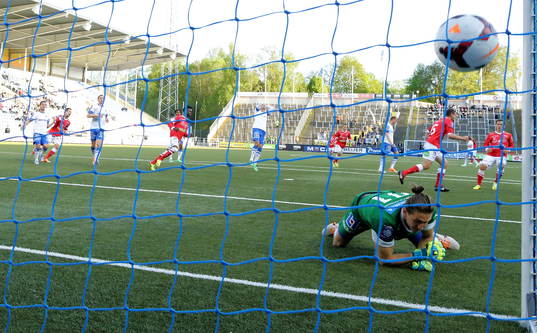 Mål 0-1 av Falkenbergs Stefan Rodevåg på straff förbi