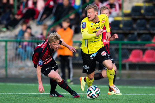 Brommapojkarnas Gustav Sandberg Magnusson jagar Mjällbys