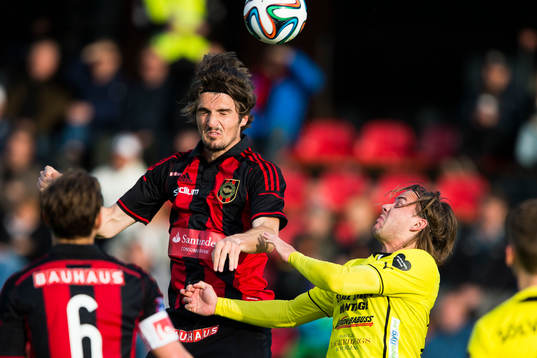 Brommapojkarnas Dardan Rexhepi och Mjällbys Danny Ervik i
