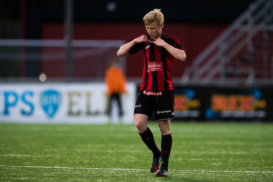 Brommapojkarnas Pontus Åsbrink deppar