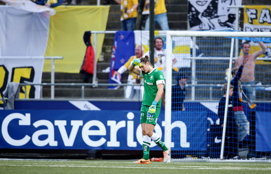 Norrköpings målvakt David Mitov Nilsson deppar