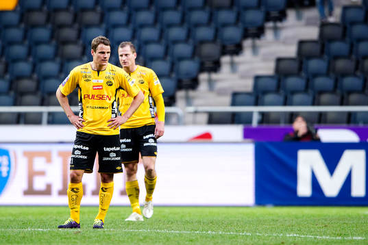 Elfsborgs Henning Hauger och Daniel Mobaeck deppar
