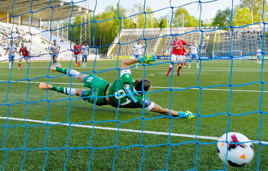 Falkenbergs Stefan Rodevåg gör mål 0-1 på straff förbi