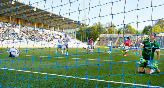 Falkenbergs Stefan Rodevåg gör mål 0-1 på straff förbi