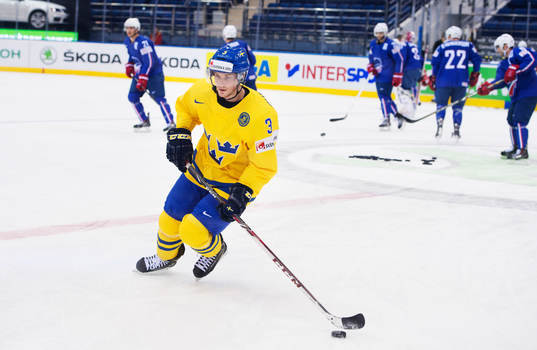Sveriges Niclas Burström värmer upp
