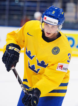 Sveriges Niclas Burström värmer upp