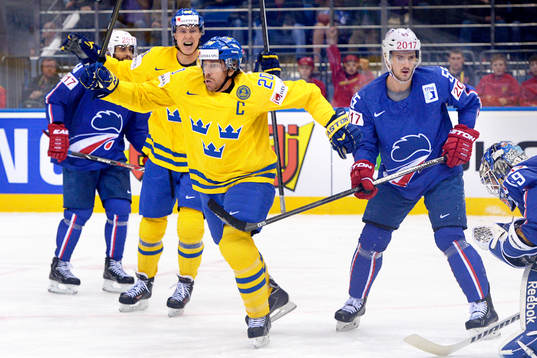 Sveriges Joel Lundqvist och Dennis Rasmussen jublar
