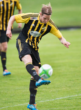 Hässleholms Filip Ranmo skjuter i matchen i division 3