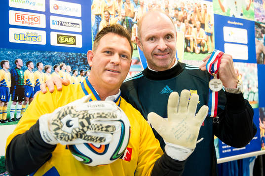 Pontus Kåmark och Thomas Ravelli med Ravellis bronsmedalj