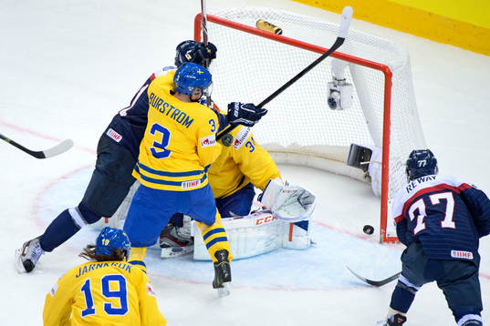 Slovakiens Juraj Mikus skjuter in 1-2