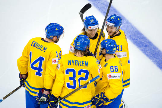Sveriges Magnus Nygren gratuleras