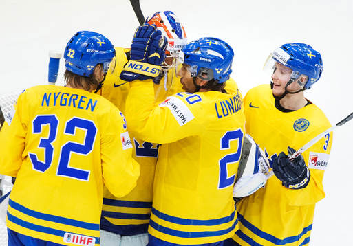 Sveriges Magnus Nygren, målvakt Anders Nilsson, Joel