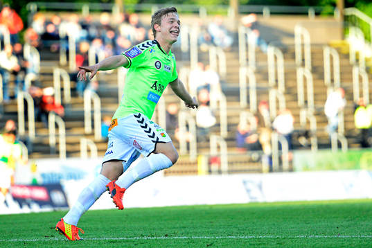 GAIS Adam Eriksson jublar