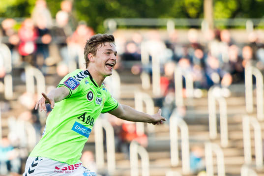 GAIS Adam Eriksson jublar